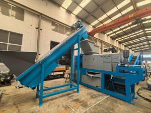 Machine de recyclage automatique de déchets plastiques Horserider 1000 kg/h avec système de pré-lavage et d'essorage à commande PLC - Product Image 2