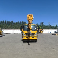 Grue mobile hydraulique SINOTRUK de 8 tonnes avec moteur et boîte de vitesses - Capacité de levage de 30 m - Matériel de construction