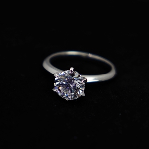 Anel Clássico Simples em Ouro 18K e Diamante de Laboratório de 2 Quilates com Corte Redondo IGI GIA Joia de Luxo para Festas e Casamentos - Product Image 2