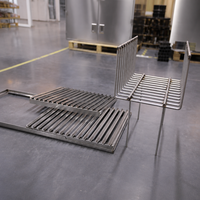 Grill de style Santa Maria en acier inoxydable robuste et moderne, manivelle manuelle, portable, pour barbecue au charbon de bois