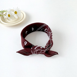 Sciarpa <span class=keywords><strong>Bandana</strong></span> personalizzata adatta per <span class=keywords><strong>uomo</strong></span> donna e bambino logo personalizzato <span class=keywords><strong>collo</strong></span> quadrato e sciarpa per la testa per uso al dettaglio - Product Image 3