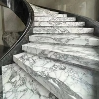 Escalier en colimaçon moderne de luxe en verre avec structure en acier inoxydable et pierre Arabescato Corchia pour villa, design compact pour intérieur
