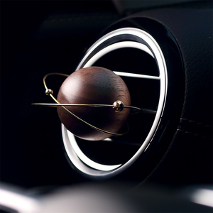 Ornement décoratif Asteroid : un cadeau en bois idéal pour la chambre, le meuble TV ou la voiture - Product Image 4