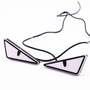 Luces Modificadas Ojos de Demonio para Motocicleta y Automóvil |   Lámpara de Tornillo para Placa de Matrícula con Forma de Triángulo Semicircular |   Accesorio de Iluminación Exterior para Automóvil - Product Image 1