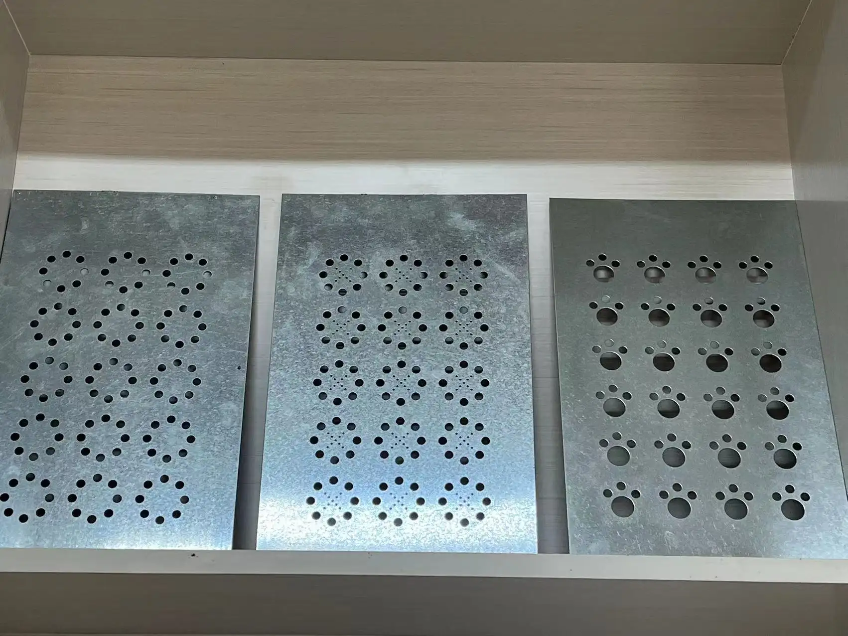 Maglia di alluminio/rame/ferro/acciaio inossidabile in metallo forato personalizzato dalla fabbrica
