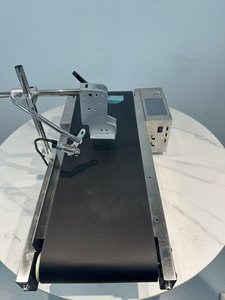 टिज एकीकृत मशीन के साथ मिनी पोर्टेबल कोडिंग कन्वेयर बेल्ट - Product Image 3
