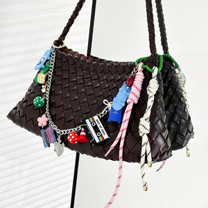 Lindo llavero de plástico con forma de corazón, cadena y dijes para accesorio de bolso, regalo de San Valentín - Product Image 6