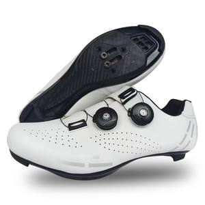 Nuove <span class=keywords><strong>Scarpe</strong></span> <span class=keywords><strong>da</strong></span> <span class=keywords><strong>Ciclismo</strong></span> Personalizzabili in Carbonio alla Moda Impermeabili <span class=keywords><strong>da</strong></span> Bici <span class=keywords><strong>Mtb</strong></span> Riflettenti Colorate <span class=keywords><strong>da</strong></span> Uomo - Product Image 1