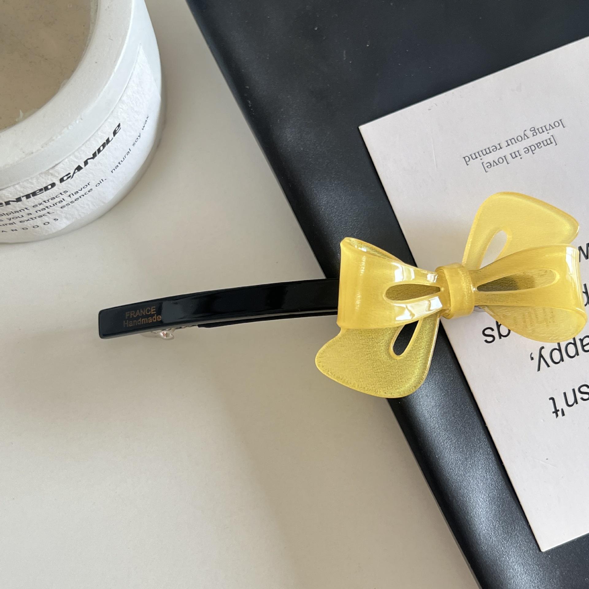 สีเหลือง