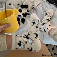 Chaussettes en velours tricoté antidérapantes et chaudes, sans peluches, avec motifs mignons de vaches et de dinosaures, idéales pour la chambre et l'intérieur.