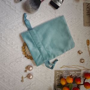 Sac à Bijoux Personnalisable en Velours Doux Haut de Gamme avec Cordon de Serrage pour Colliers et Rouges à Lèvres – Offre Spéciale - Product Image 6