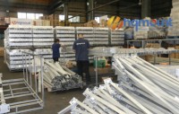 Structure de montage solaire pré-assemblée avec fondation en aluminium 6005-T5 HDG, système de fixation au sol par vis, support de montage