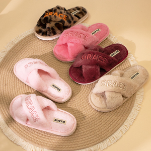 Pantuflas <span class=keywords><strong>de</strong></span> Felpa Cruzadas con Suela <span class=keywords><strong>de</strong></span> EVA <span class=keywords><strong>de</strong></span> Diseño Nuevo y Premium, Pantuflas <span class=keywords><strong>de</strong></span> <span class=keywords><strong>Casa</strong></span> con Forro <span class=keywords><strong>de</strong></span> Felpa y Buena Calidad <span class=keywords><strong>de</strong></span> Producto - Product Image 1