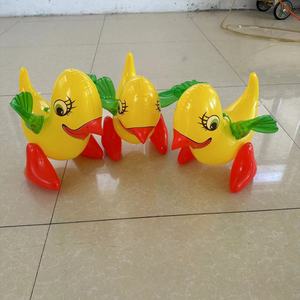 Juguete inflable de pato amarillo de PVC para niños, diversión al aire libre - Product Image 1