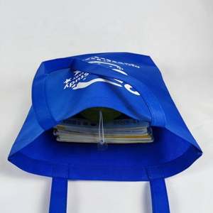 Sac de t-shirt non tissé pour la fête sac à provisions pliable bleu sac fourre-tout non tissé cadeau de bonbons non tissé réutilisable - Product Image 6