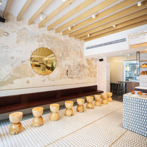 Vitrina Moderna para Panadería de Madera Maciza y Acero Inoxidable con LED - Estilo Minimalista de Lujo, Personalizable para Panaderías Artesanales y Cafeterías Premium - Product Image 3