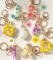 Porte-clés personnalisé en résine avec fleur et pompon, porte-clés lettre florale, porte-clés initial, cadeaux, bijoux, accessoire pour voiture et sac