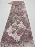 Tissu en dentelle brodée de haute qualité avec des paillettes, des fleurs blanches et des perles pour vêtements féminins