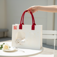 Sac fourre-tout en feutre tendance avec fenêtre transparente, poignée en daim rouge, motif gaufré, réutilisable, sac à main cadeau de mariage personnalisable pour invité de mariage