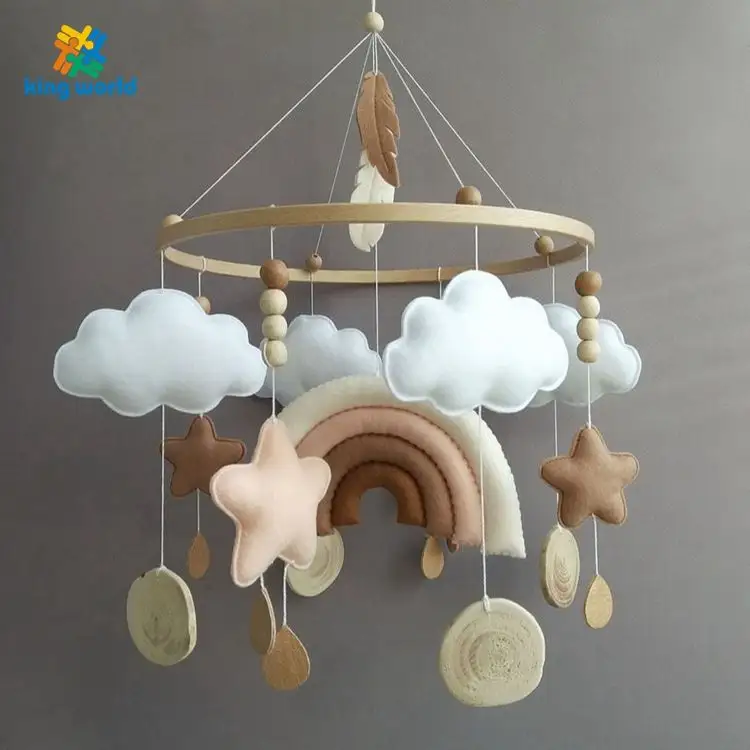 Venta al por mayor personalizado Corán hecho a mano cuna guardería bebé móviles Holz con relleno Arco Iris nube fieltro decoración colgante para niñas