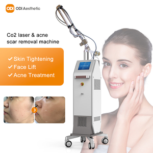 Machine de beauté au <span class=keywords><strong>laser</strong></span> CO2 fractionné ODI pour le traitement dermatologique de l'acné, l'élimination des <span class=keywords><strong>cicatrices</strong></span> et des taches, et le resurfaçage cutané - Product Image 4