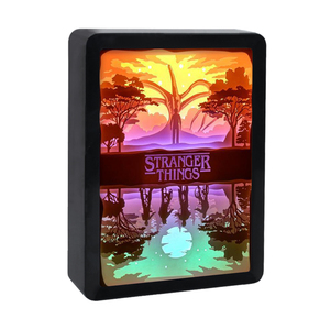 Cadre photo Shadow Box Stranger Things, lampe à lumière LED 3D personnalisée, lampe <span class=keywords><strong>de</strong></span> nuit, lampe <span class=keywords><strong>de</strong></span> bureau pour <span class=keywords><strong>la</strong></span> décoration <span class=keywords><strong>de</strong></span> <span class=keywords><strong>la</strong></span> maison, article cadeau <span class=keywords><strong>de</strong></span> luxe - Product Image 1