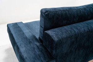 Canapé moderne en velours avec rails en bois, style Mid-Century, trois places, dossier et accoudoirs rembourrés, pieds en métal, mobilier de salon - Product Image 5
