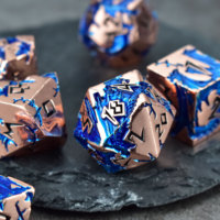 7-teiliges Blaues Drachen- und Schlangen-Design Benutzerdefiniertes Logo D&D RPG Set Polyedrische DnD Würfel Tischspiel DnD Würfel Brettspiel Metallwürfel