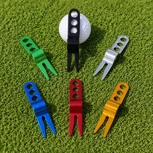 Marcadores de Pelotas de Golf de Metal Modernos y Antiguos Personalizables con Dijes Martillados y Diseño Floral - Product Image 3