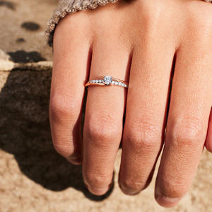 Anello Q954 in Oro Rosa con Diamante, Taglio Brillante Rotondo, Colore G Naturale, Pietre Laterali, Gioiello da Matrimonio per Donna - Product Image 6