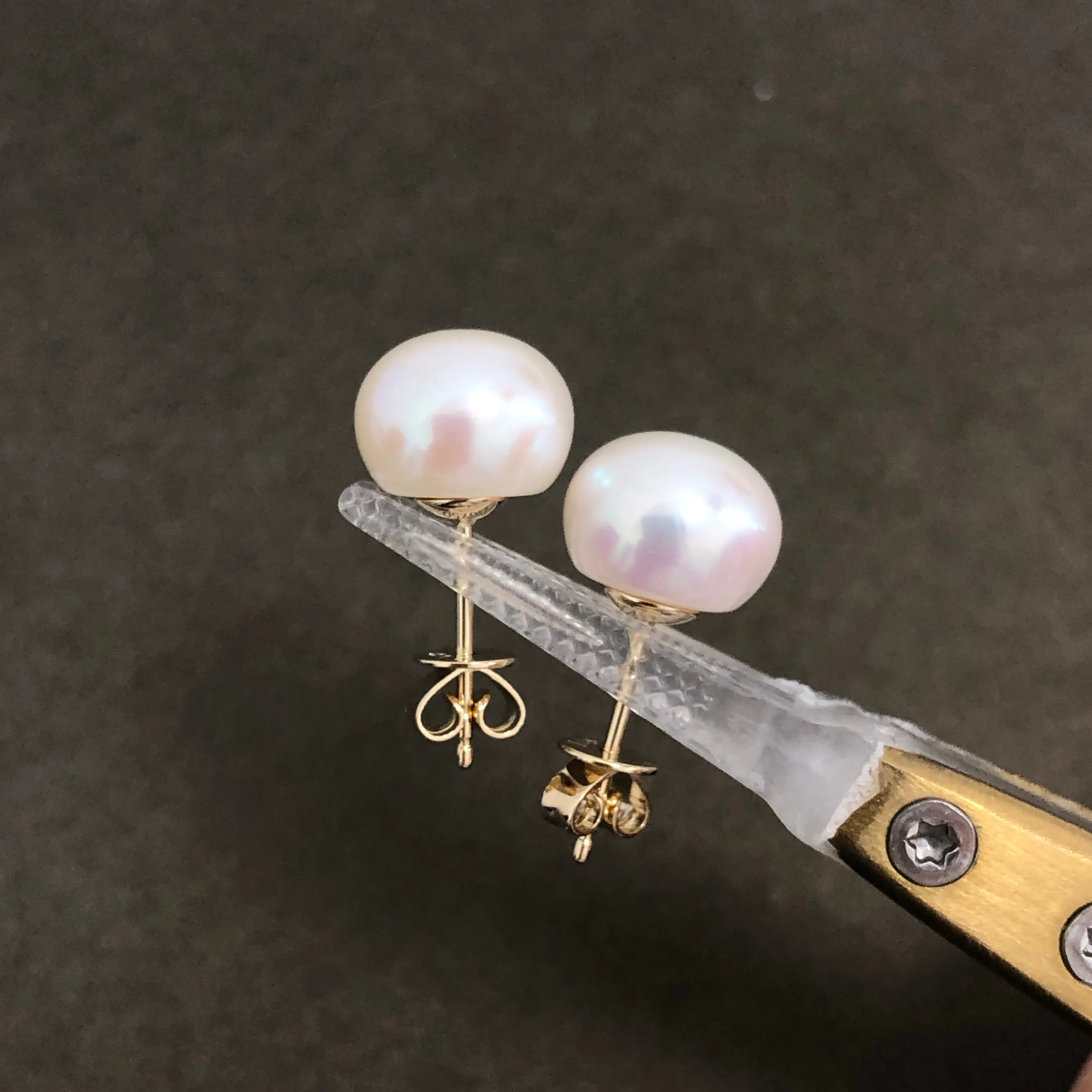 Freshwater cultured pearl stud earrings 8mm flat pearl 18K yellow gold earrings pearl studs earrings