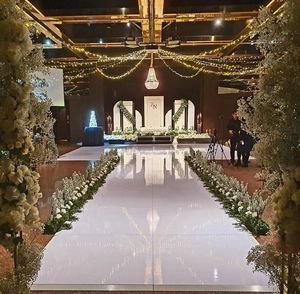 Pista de baile en blanco y negro puro de alto brillo para cualquier evento - Product Image 1