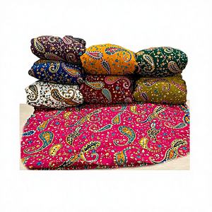 Tissu en crêpe naturel respirant HONEY LACE de haute qualité, non tissé, tricoté chaîne, poids moyen, polyester/nylon/métallique, à motifs floraux/perles - Product Image 1