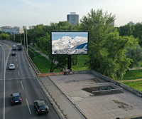 Panneau publicitaire LED P5 d'extérieur 18x8 IP65 haute luminosité pour affichage d'animation, idéal pour les gares de métro et les vitrines de magasins