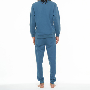 Conjunto de Sudadera y Pantalón de Estilo Urbano Refinado que Ofrece un Look Moderno y Elegante que Realza Cualquier Atuendo - Product Image 6