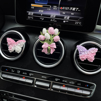 Diffuseur de parfum pour voiture en forme de tulipe, design floral élégant, pendentif décoratif pour grille d'aération, diffuseur en gypse papillon