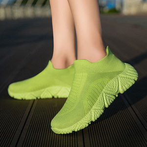 Zapatillas Deportivas Tejidas Color Verde Lima, Estilo Calcetín, Punta Redonda, Suela Transpirable de EVA, para Todas las Temporadas, Venta al Por Mayor - Product Image 4