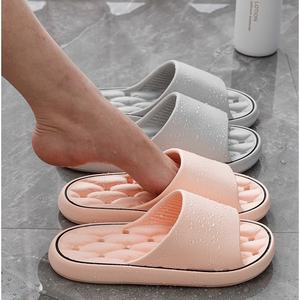 Pantoufles d'intérieur mignonnes à imprimé animalier, antidérapantes et légères, semelle extérieure en PVC souple, semelle intermédiaire en EVA amortissante pour hommes/femmes - Product Image 1