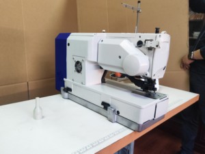 เครื่องเย็บรังดุมอัตโนมัติแบบแบน รุ่น RONMACK RM-1790S-T สำหรับโรงงานเสื้อผ้า - Product Image 2