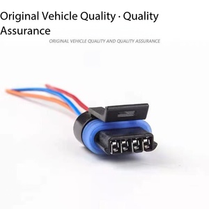Adaptador de Enchufe para Motor de Ralentí Automotriz HAIDIE F263510 de 4 Pines, 12V 2A, Contactos de Cobre Hembra, Carcasa de Latón, Cable Negro de 15cm - Product Image 4