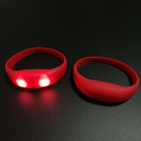 Bracelet lumineux à commande vocale LED en silicone avec logo personnalisé, option de 8 couleurs, accessoires de concert de Noël, cadeau