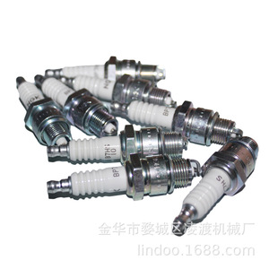Bujías para Motor Fuera de Borda Yamaha 94702-00271 para Motores de Gasolina de 2 Tiempos de 15 y 18 HP, Repuestos - Product Image 1