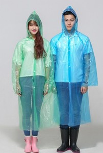 Impermeables Desechables de PE Color Verde de 54g para Corea del Sur, con Botones y Mangas - Product Image 5