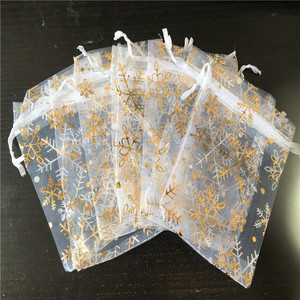 Flocon de neige estampage à chaud Organza Sac de gaze Emballage cadeau de Noël avec design Eugen élégant - Product Image 5