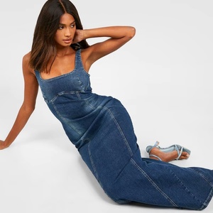 ชุดเดรสยีนส์สีครามแบบ OEM สำหรับผู้หญิง ดีไซน์น่ารัก ตัดเย็บแบบมีช่องเว้า ความยาวปานกลาง สไตล์เซ็กซี่สำหรับฤดูร้อน ล้างสีอ่อน - Product Image 3