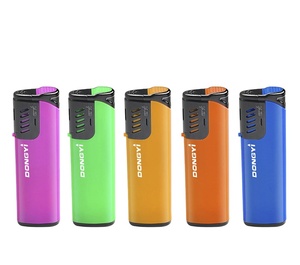 Briquet à gaz coupe-vent classique en plastique DONGYI pour le camping, vente en gros d'usine avec logo personnalisé - Product Image 1