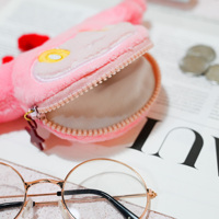 Nouvel arrivage de porte-clés double face avec visage brodé et personnage mignon porte-monnaie en peluche mini sac porte-clés personnalisé pour les cadeaux