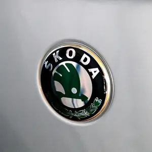 Autocollants de Voiture <span class=keywords><strong>Skoda</strong></span> Octavia et <span class=keywords><strong>Fabia</strong></span> 90MM 80MM, Logos Avant et Arrière et <span class=keywords><strong>Logo</strong></span> de Calandre Vert pour les Deux Modèles - Product Image 6