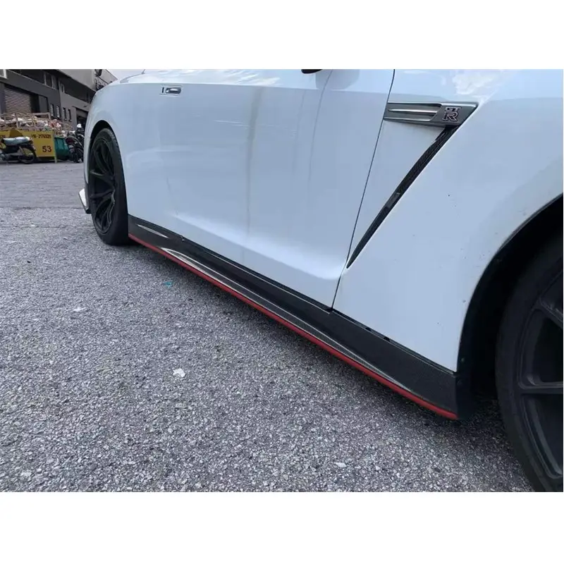 Gonna laterale per carrozzeria in vera fibra di carbonio a secco per Nissan GTR R35 modificata nella protezione laterale dell'auto in stile Nismo