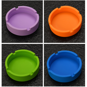 Posacenere Luminoso in Silicone con Pratico Porta Sigarette Set per Fumatori Anti-caduta Design Creativo Fluorescente per Sigari Novità - Product Image 5